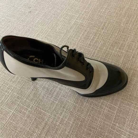Chanel  vintage Oxford heels - Picture 2 of 6